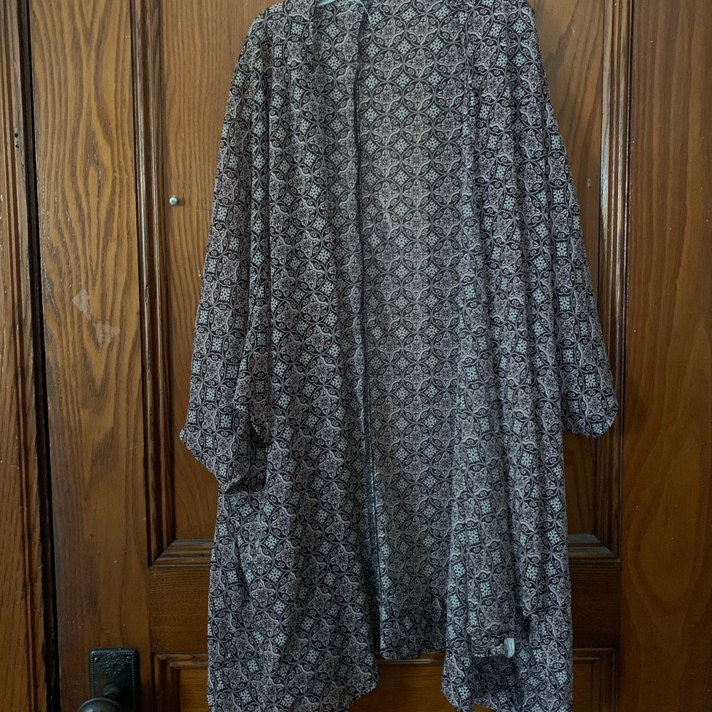 ⭐️ 3 for $20 - Printed Sheer Kimono